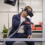 Sarung Tangan Haptic Merasakan Sentuhan Fisik Di Dunia Virtual