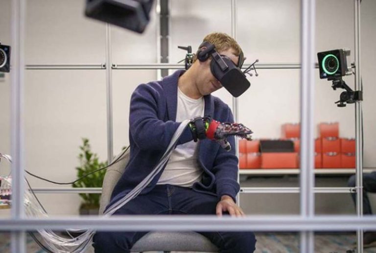 Sarung Tangan Haptic Merasakan Sentuhan Fisik Di Dunia Virtual